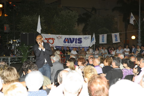  5 luglio 2009 il maestro Lepore in Piazza Vittorio emanuele II per 50 AVIS 