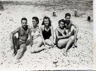 In spiaggia nel 1950